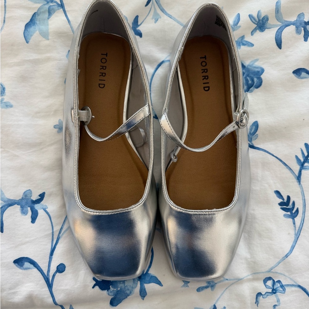 Torrid Silver Mary Jane Flats - NWOT